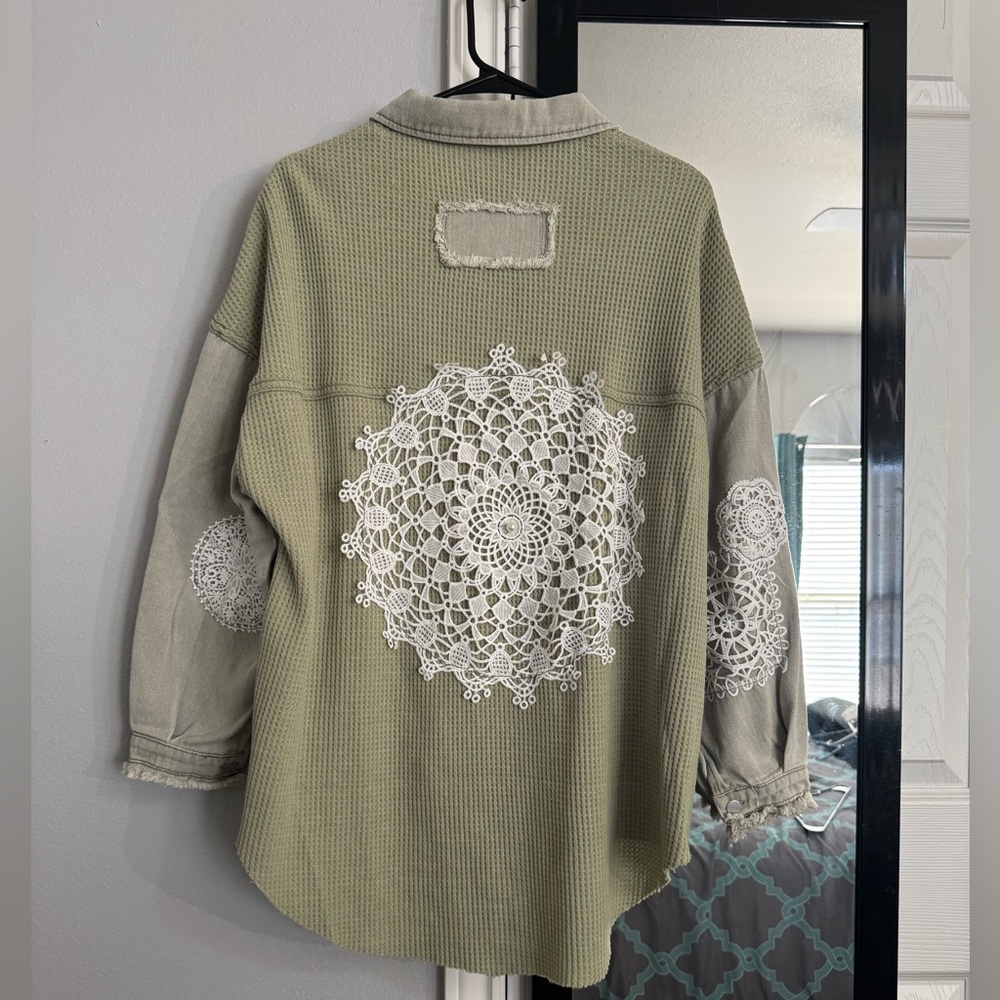 NWOT❤️Three Bird Nest❤️ Way Home Patch Detail Shacket Size Small - Picture 6 of 17